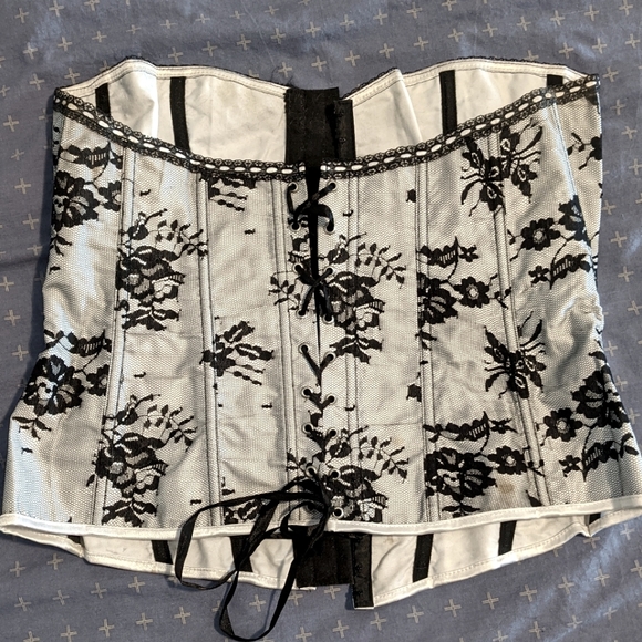 Silver/Black Corset - Picture 2 of 3